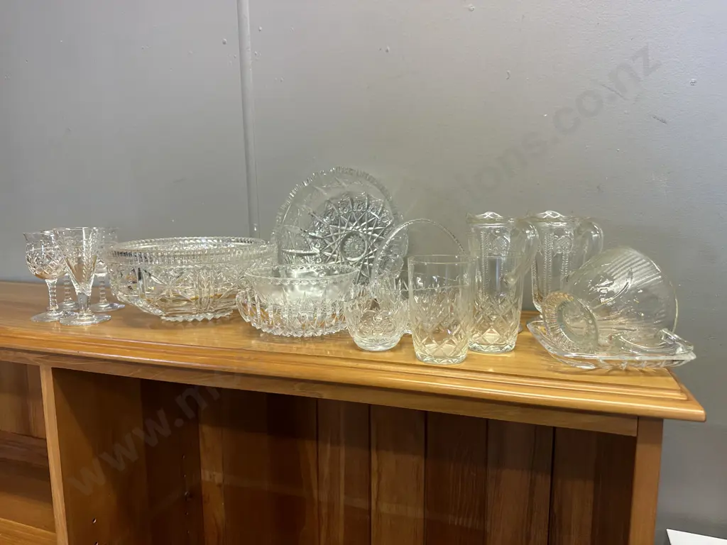 Selection Of Vintage Crystal & Glassware Image 1++