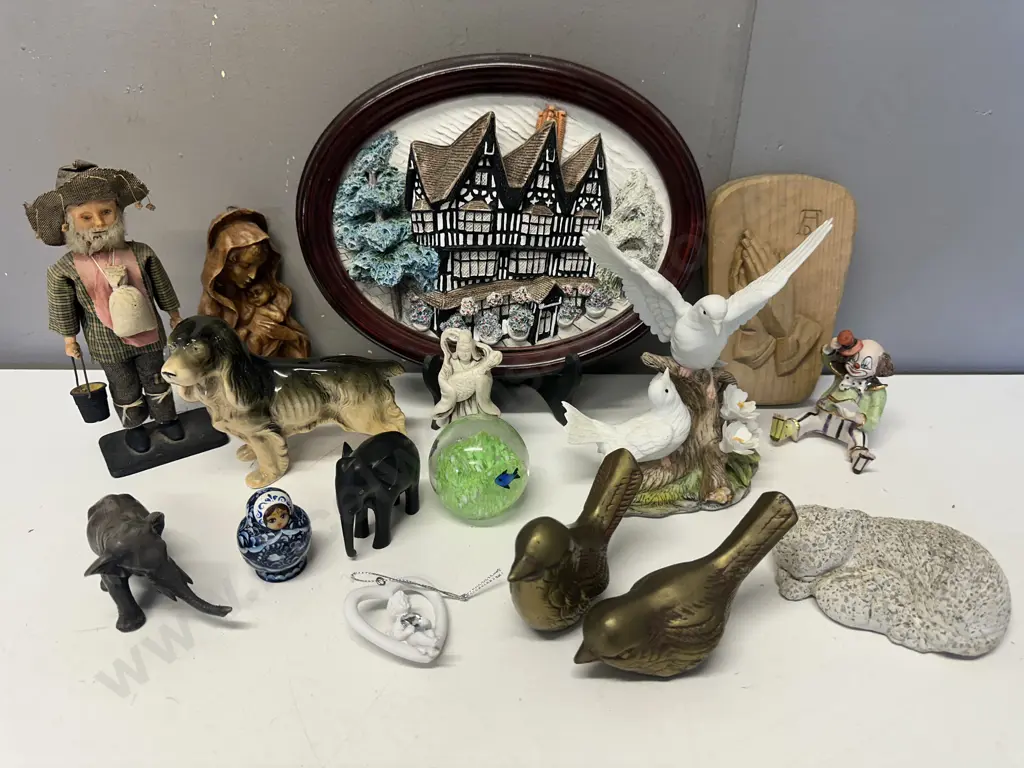 Selection Of Ornaments & Figurines Image 1++