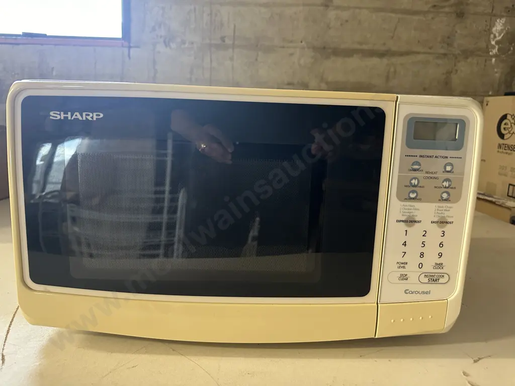 Carousel Sharp Microwave Model R-230J(W) Image 1++