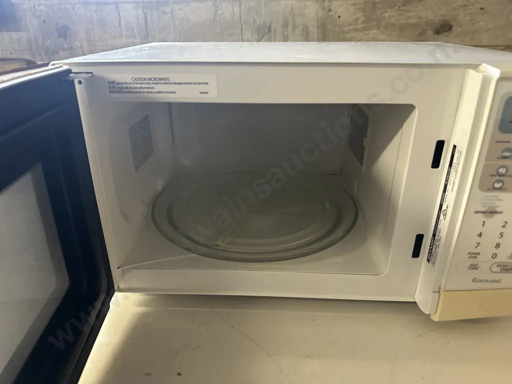 Carousel Sharp Microwave Model R-230J(W) Image 1++