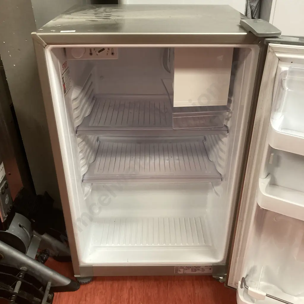 Fisher & Paykel Bar Fridge - Model P 120RS Image 1++