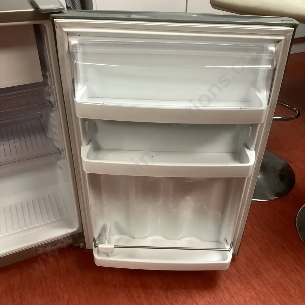 Fisher & Paykel Bar Fridge - Model P 120RS Image 1++