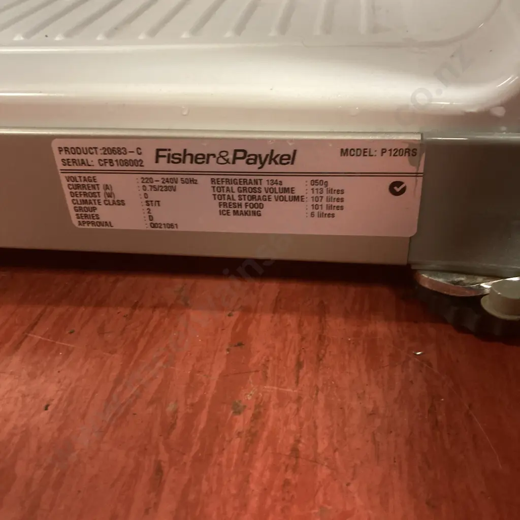 Fisher & Paykel Bar Fridge - Model P 120RS Image 1++