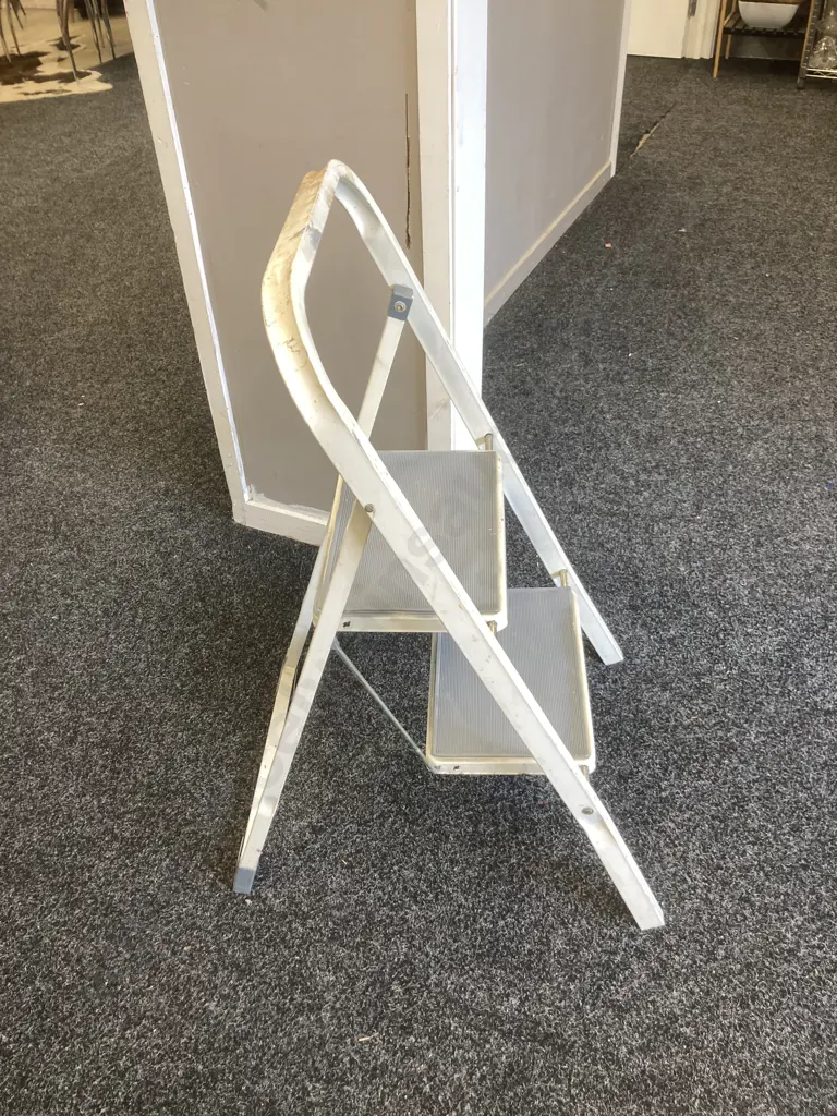 Stepstool & Wine Rack Image 1++