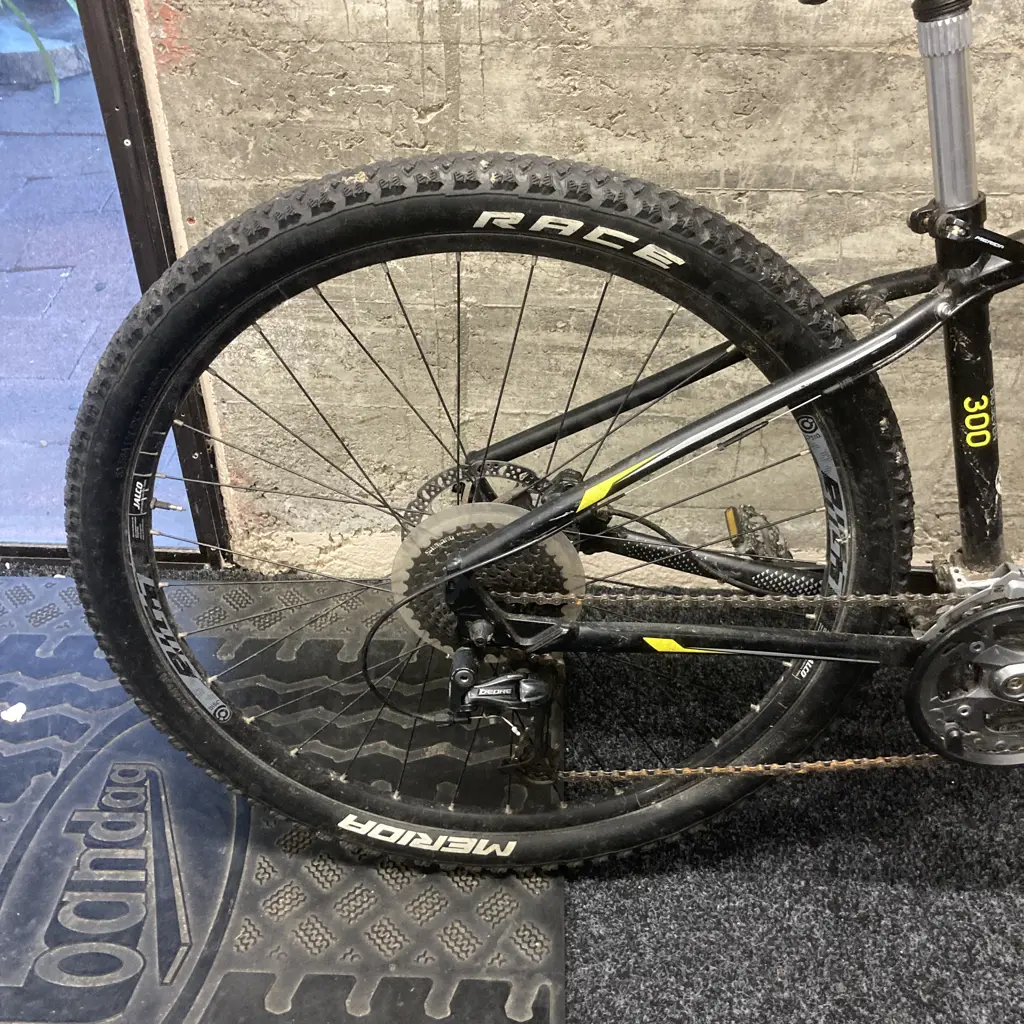 Merida Big Seven 300 Mountain Bike - Black / Grey / Yellow Image 1++