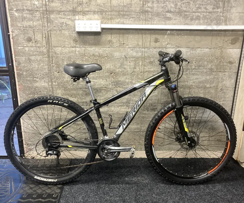 Merida Big Seven 300 Mountain Bike - Black / Grey / Yellow Image 1++