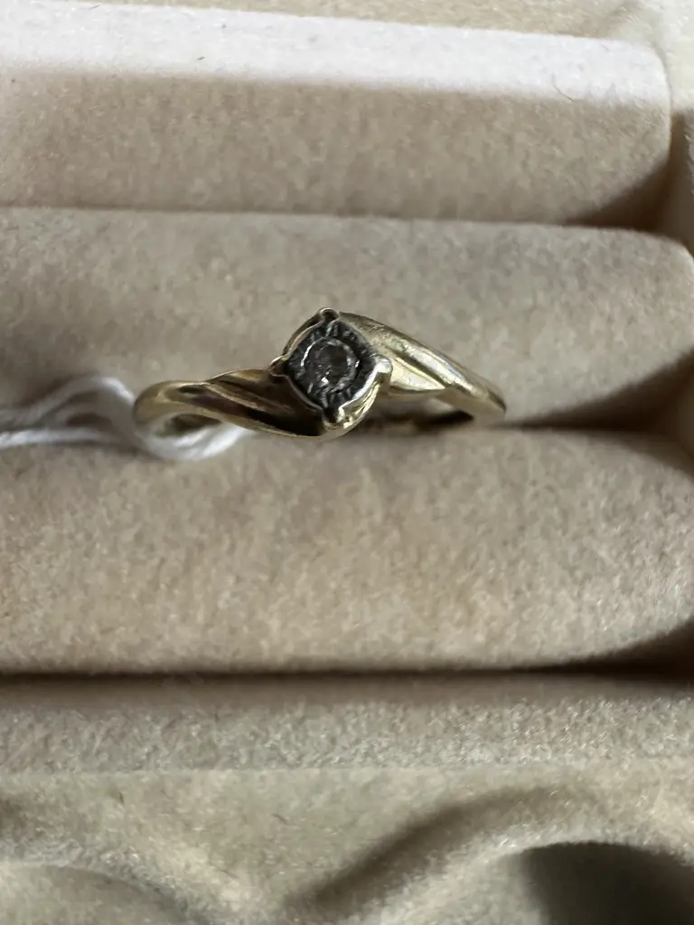 Gold Ring Stamped 10Ct  With Clear Centre Stone Image 1++