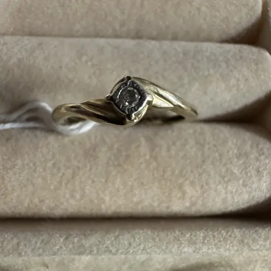 Gold Ring Stamped 10Ct  With Clear Centre Stone