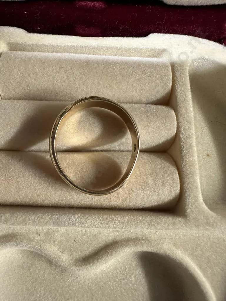 Gold Mens Wedding Band Stamped 375 Image 1++