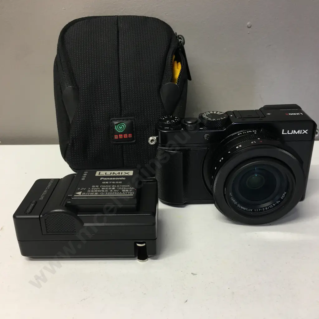 Panasonic LX100II Camera - Model DC-LX100M2 With Leica Lens, Case With Charger & 2 Batteries (Charger Has Foreign Plug) Image 1++