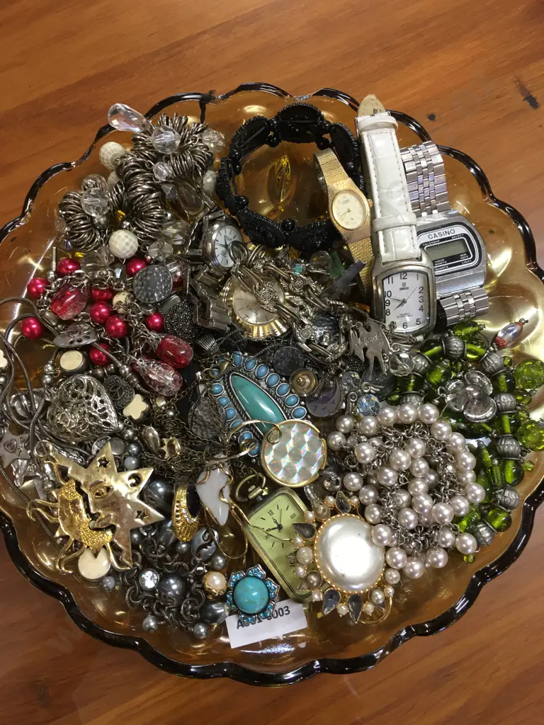 Selection Of Costume Jewellery Items Image 1++