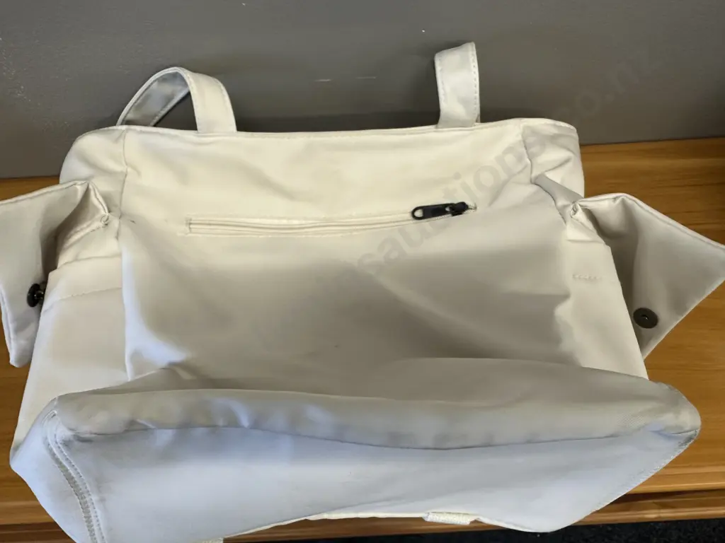 GOHAPI Bag - White Image 1++