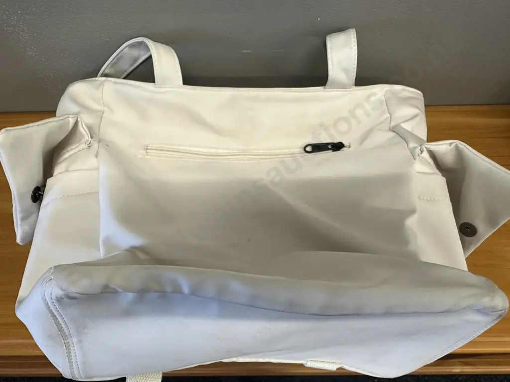 GOHAPI Bag - White Image 1++