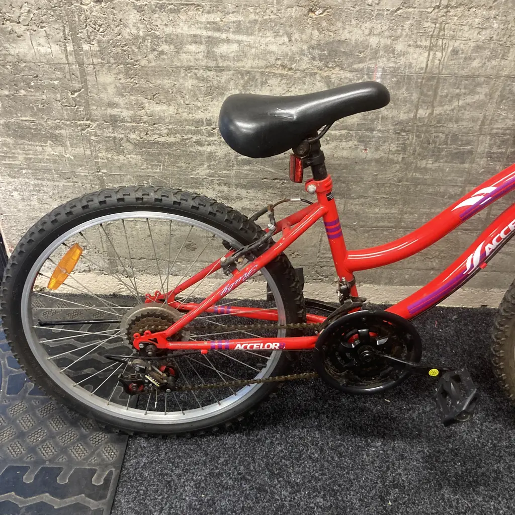 Red Accelor8 Ruby Bicycle Image 1++