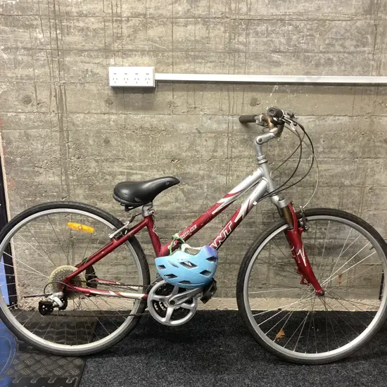 Giant Elwood SE Ladies Bike - Burgundy / Silver With helmet