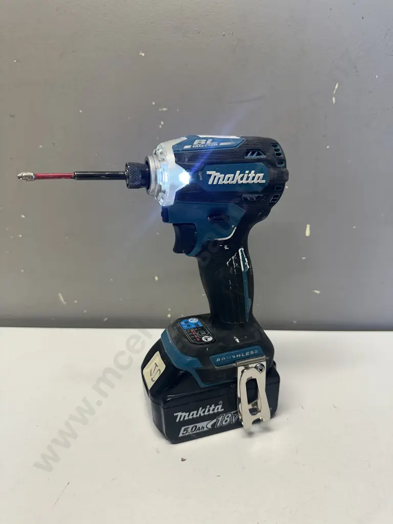 Makita DTD171 Brushless Impact Driver Skin & 5.0Ah Battery Image 1++