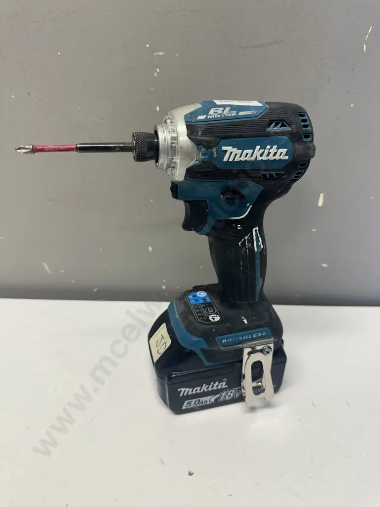 Makita DTD171 Brushless Impact Driver Skin & 5.0Ah Battery Image 1++