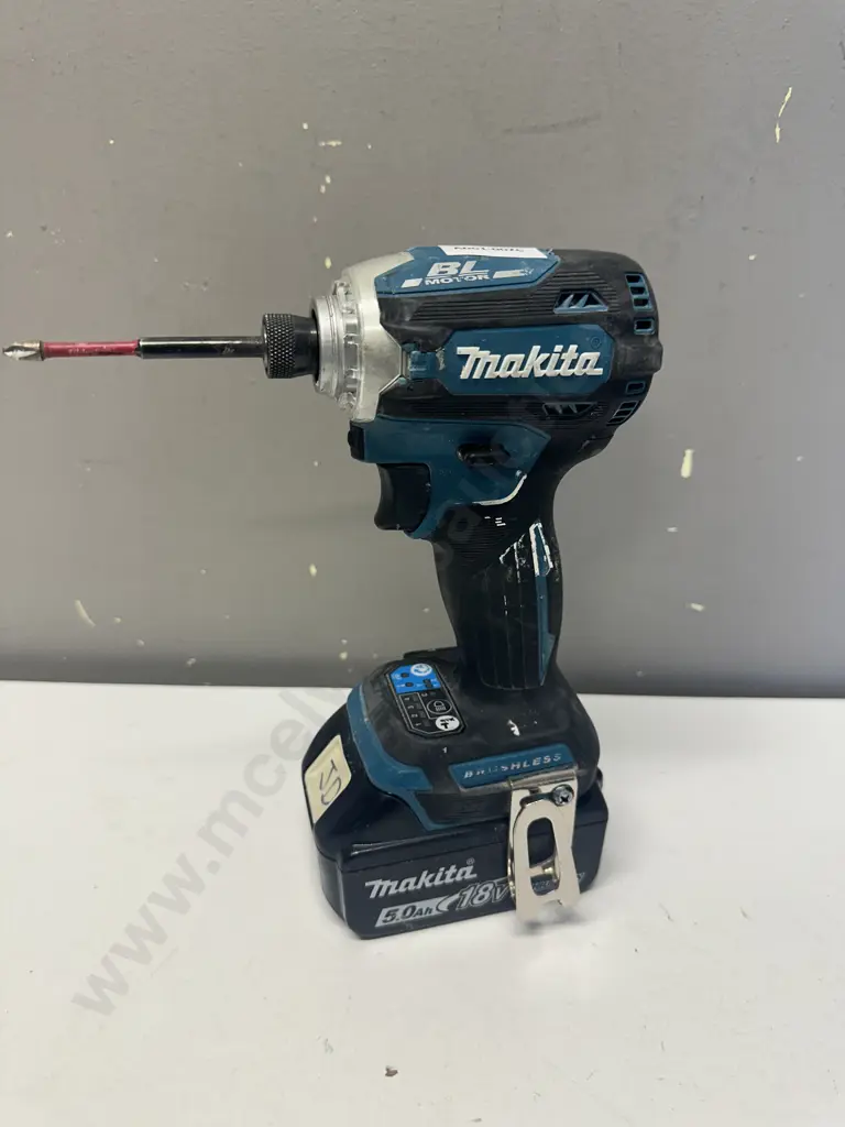 Makita DTD171 Brushless Impact Driver Skin & 5.0Ah Battery Image 1++