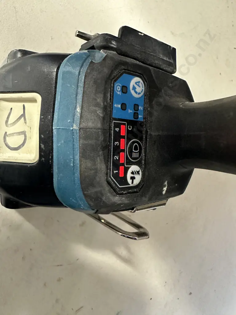 Makita DTD171 Brushless Impact Driver Skin & 5.0Ah Battery Image 1++