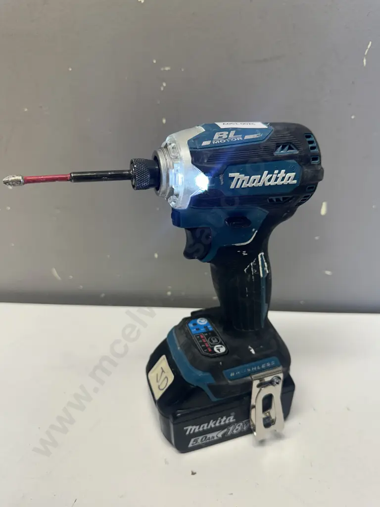 Makita DTD171 Brushless Impact Driver Skin & 5.0Ah Battery Image 1++