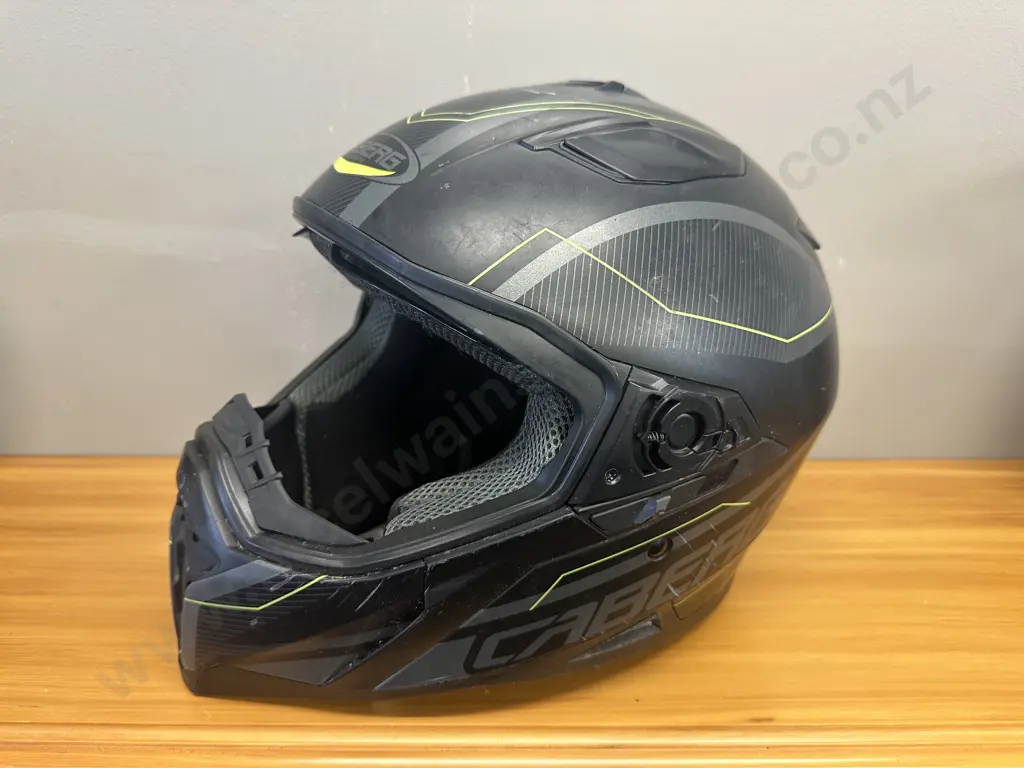 Black Caberg Motorbike Helmet - Jackal XL 61-62 Image 1++