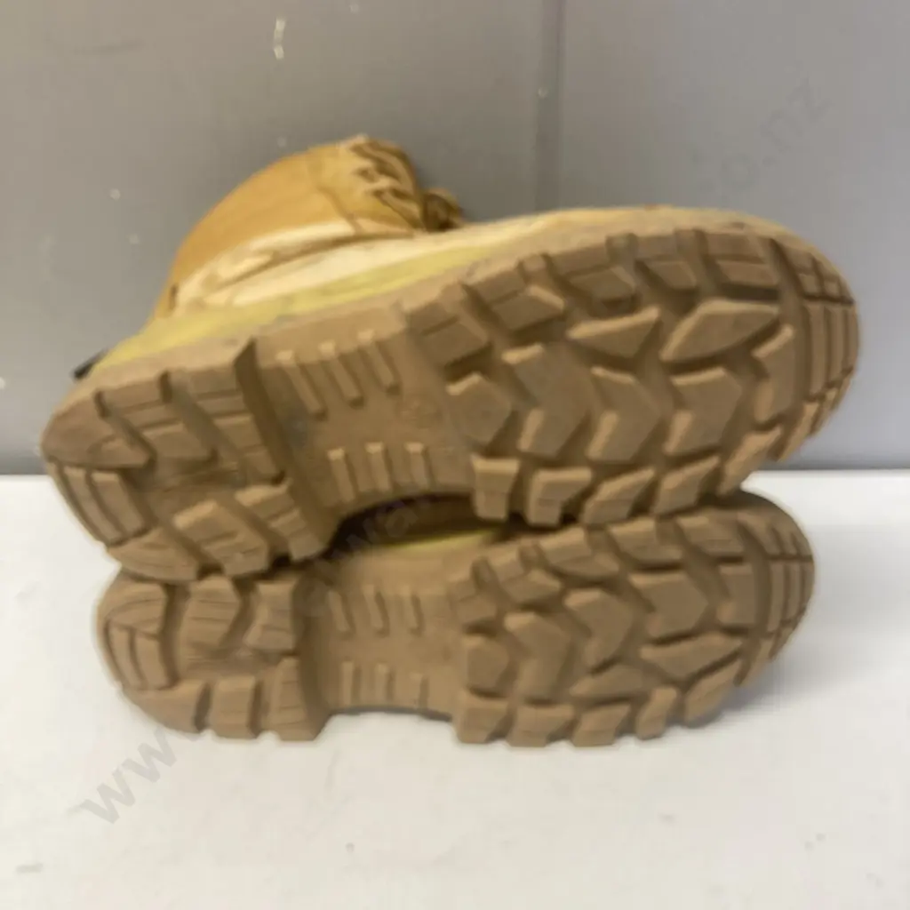 Blundstone Safety Boots Size UK13 Image 1++