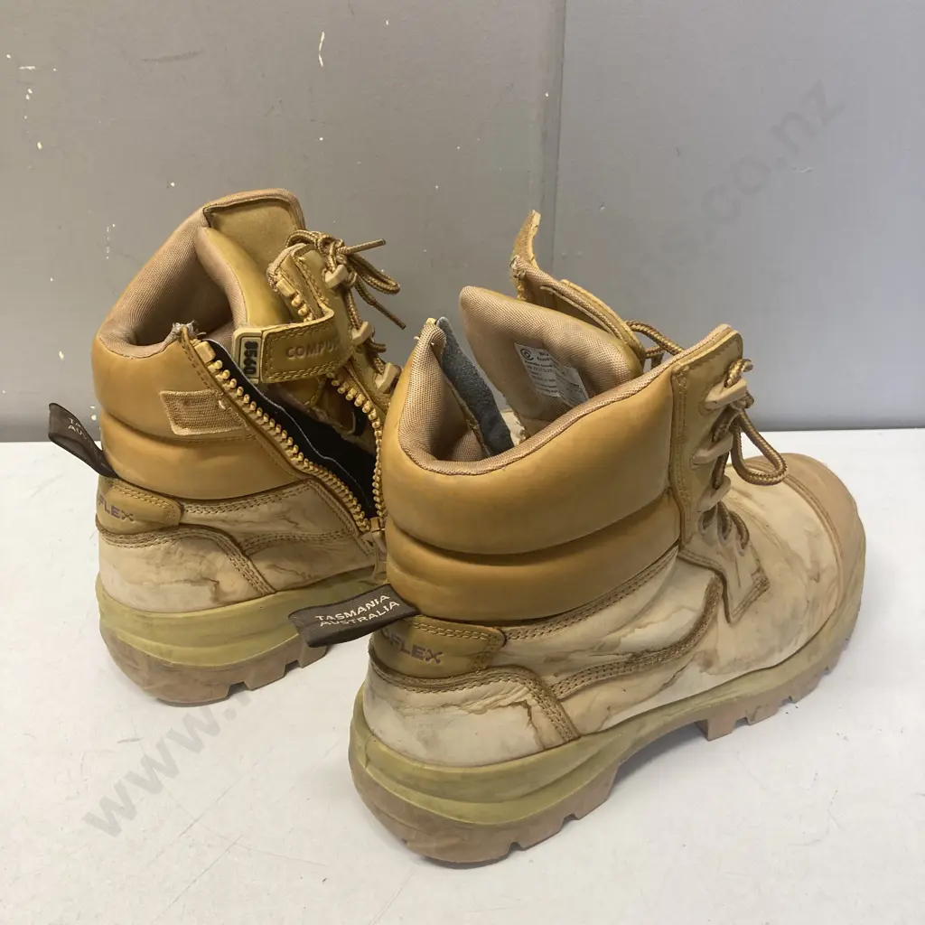 Blundstone Safety Boots Size UK13 Image 1++