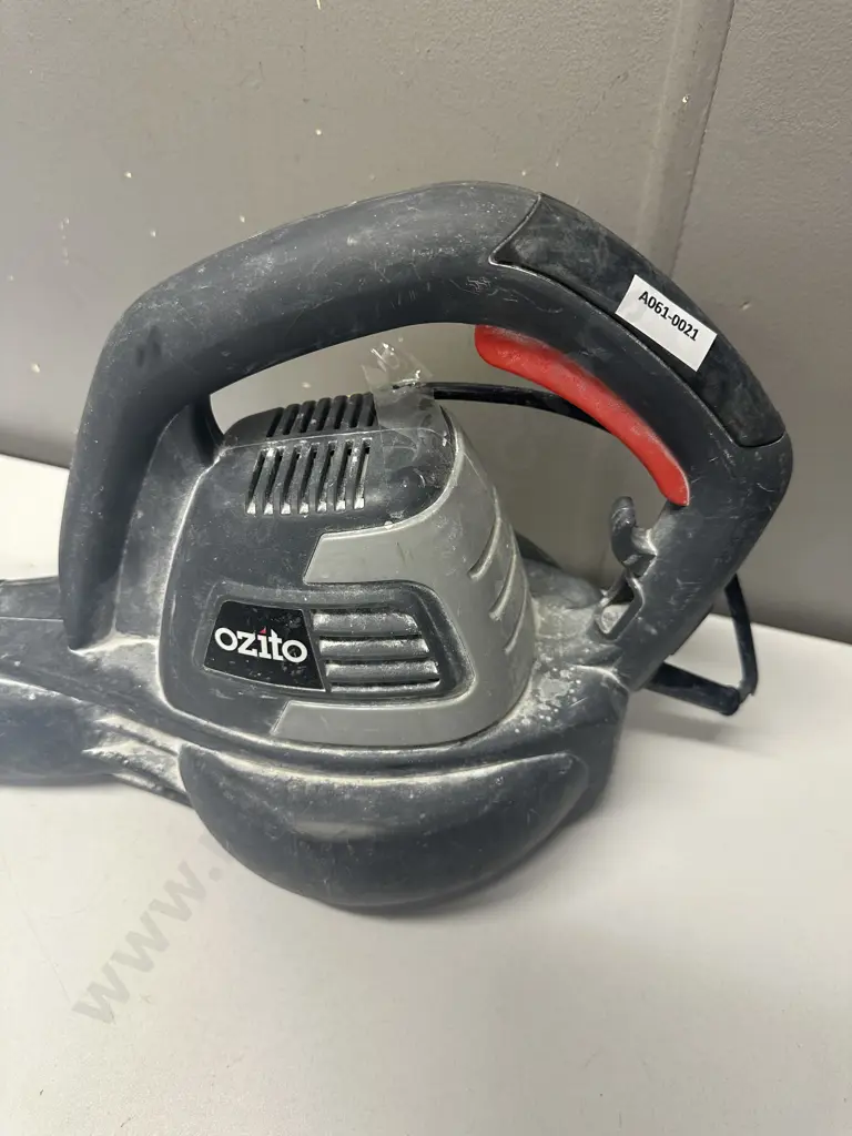 Ozito Brand Electric Blower BLW-1800 Image 1++