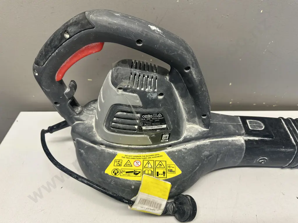 Ozito Brand Electric Blower BLW-1800 Image 1++