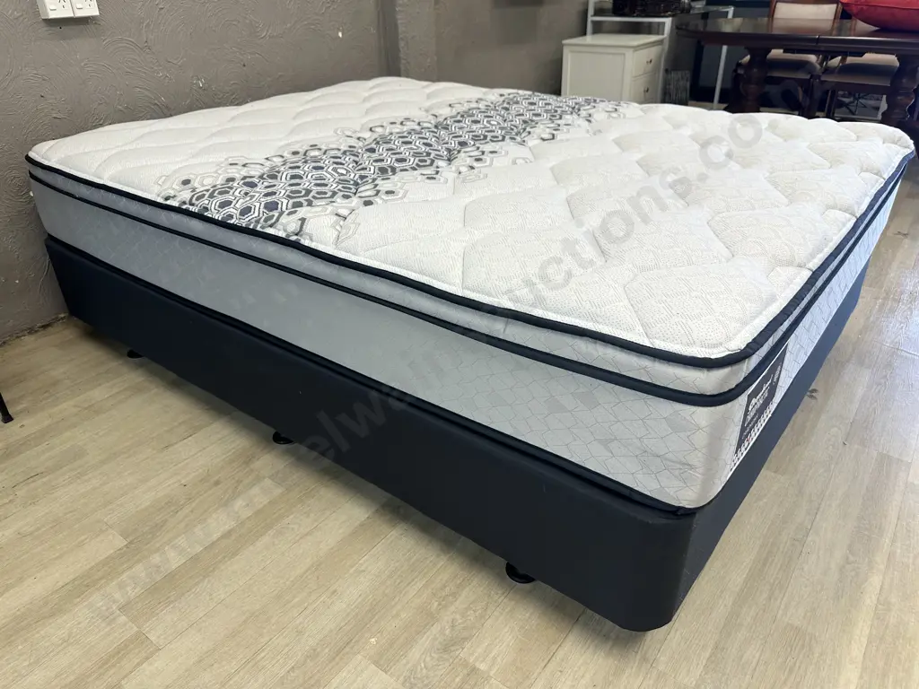 Sleepyhead Chiropractic Cardrona Queen Size Mattress & Base Image 1++
