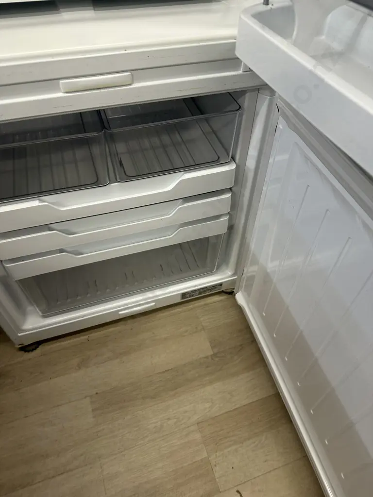 Fisher & Paykel E402B Active Smart Fridge Freezer, Serial #AlF118136 Image 1++