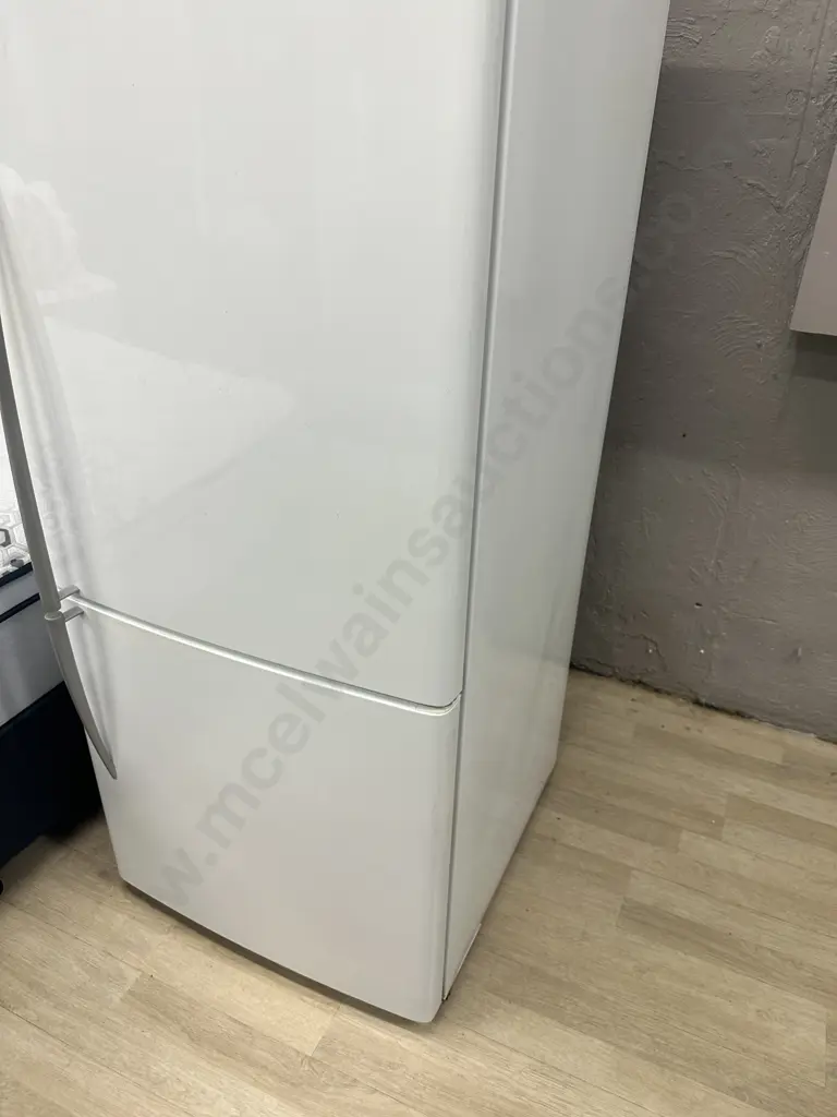 Fisher & Paykel E402B Active Smart Fridge Freezer, Serial #AlF118136 Image 1++