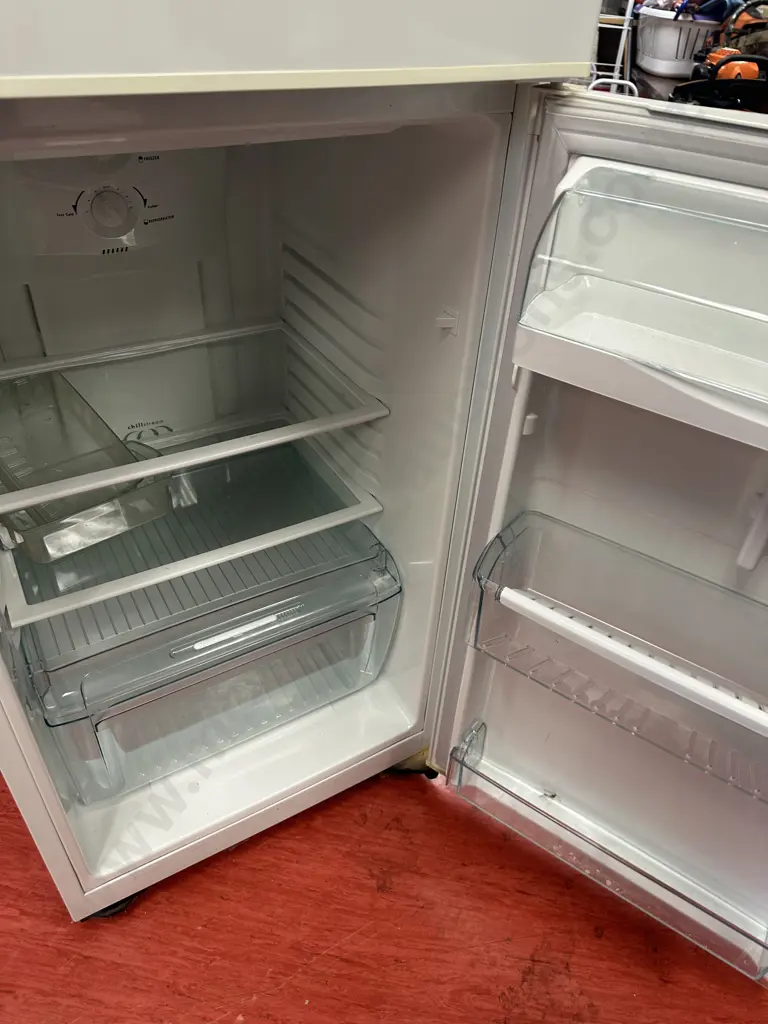 Westinghouse 280 Litre Fridge Freezer Model WTM2800WB Image 1++