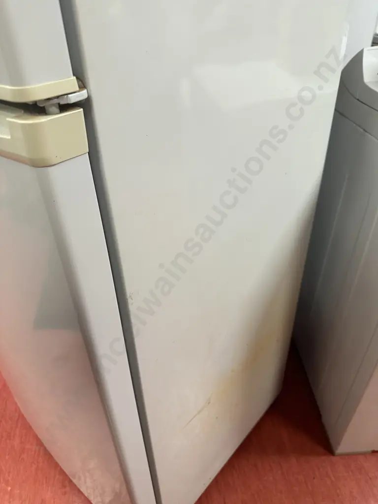 Westinghouse 280 Litre Fridge Freezer Model WTM2800WB Image 1++