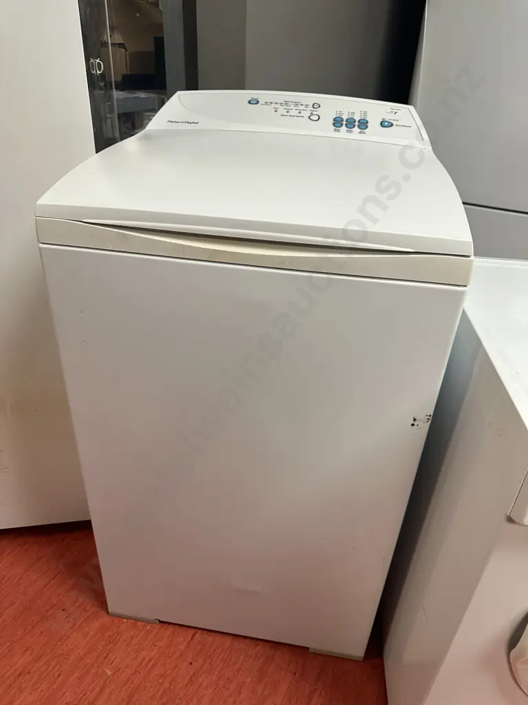 Fisher & Paykel MW511 Top Load Washing Machine, Serial #UHN540757 Image 1++