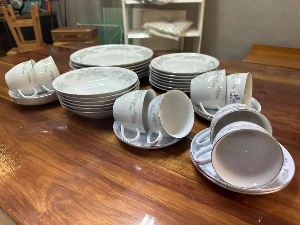 Guoguam 35 Pieces Dinnerware Image 1++