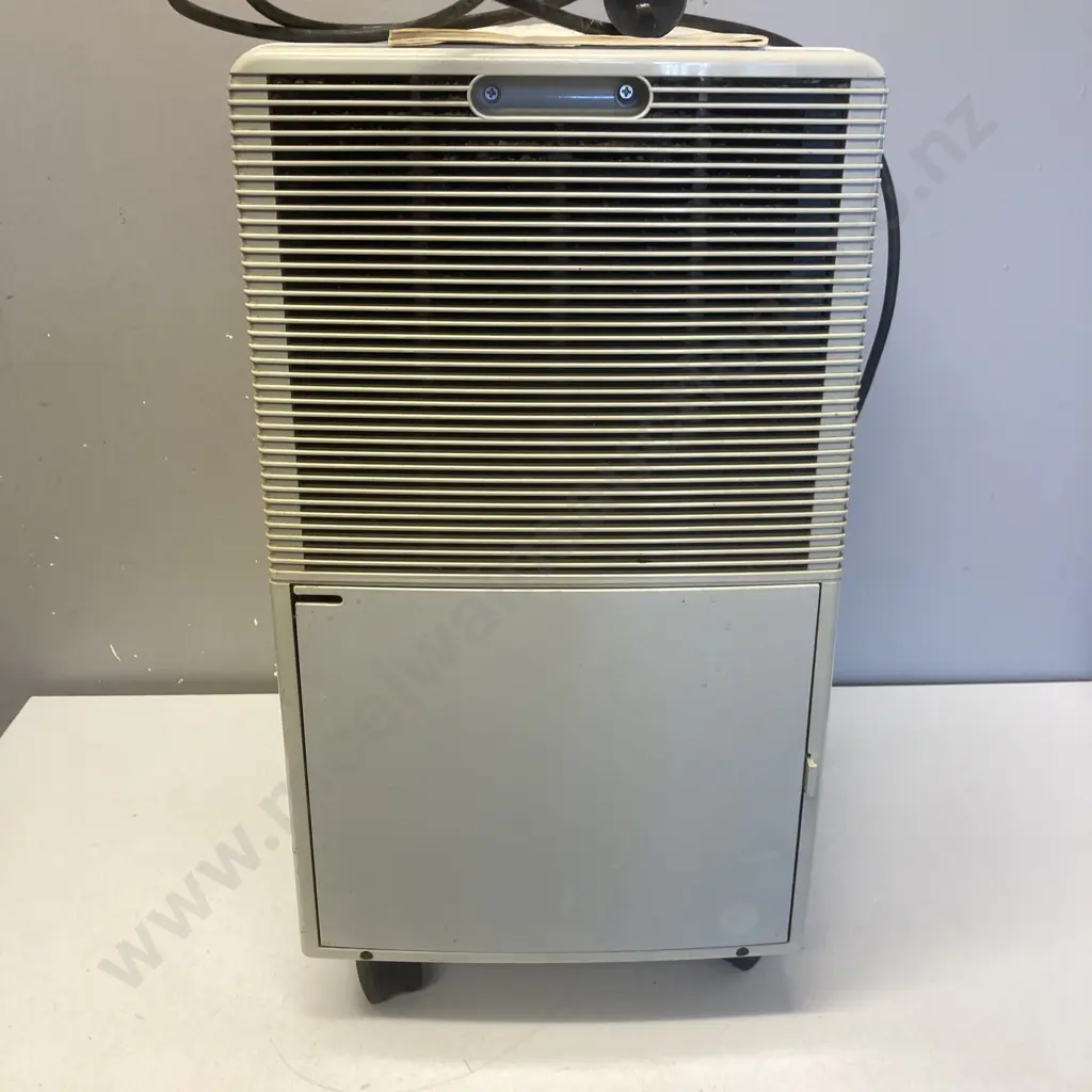 Delonghi Dehumidifier With Manual Image 1++