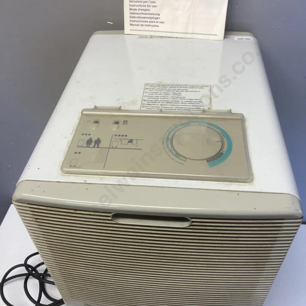 Delonghi Dehumidifier With Manual Image 1++