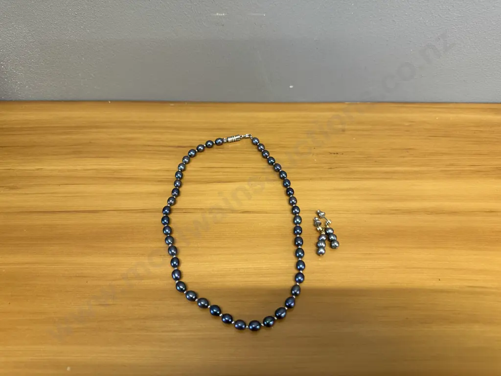 Vintage Beaded Necklace & Earrings Set Image 1++