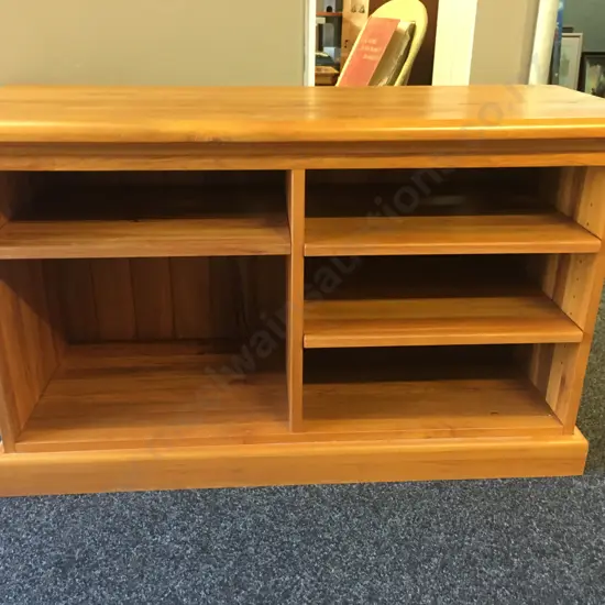 Robert Grice Rimu Shelf Unit With 3 Adjustable Shelves. H63 W108 D43cm