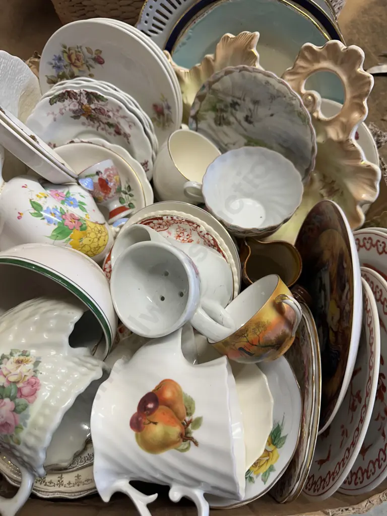 Box Of Crockery & China Items Image 1++