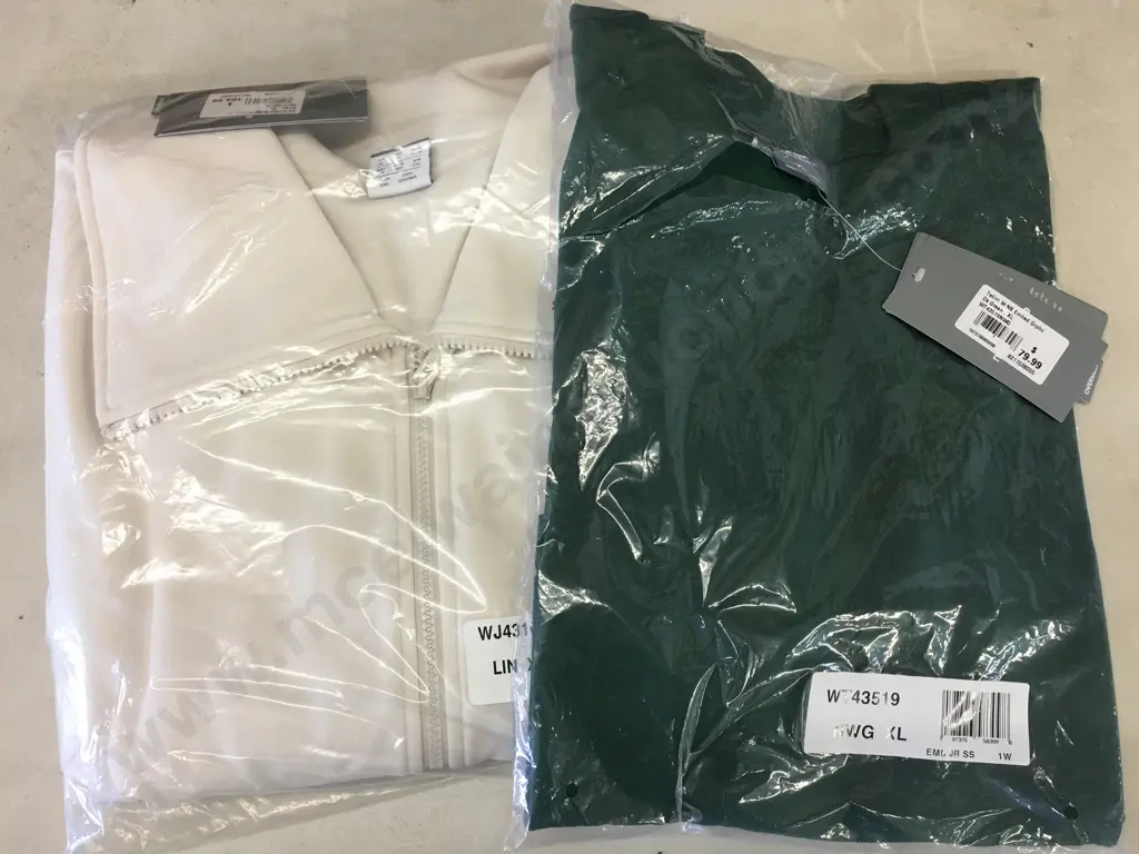 New Balance FZ Jacket Linen Colour & Dark Green Embossed Tee Shirt Size XL Image 1++