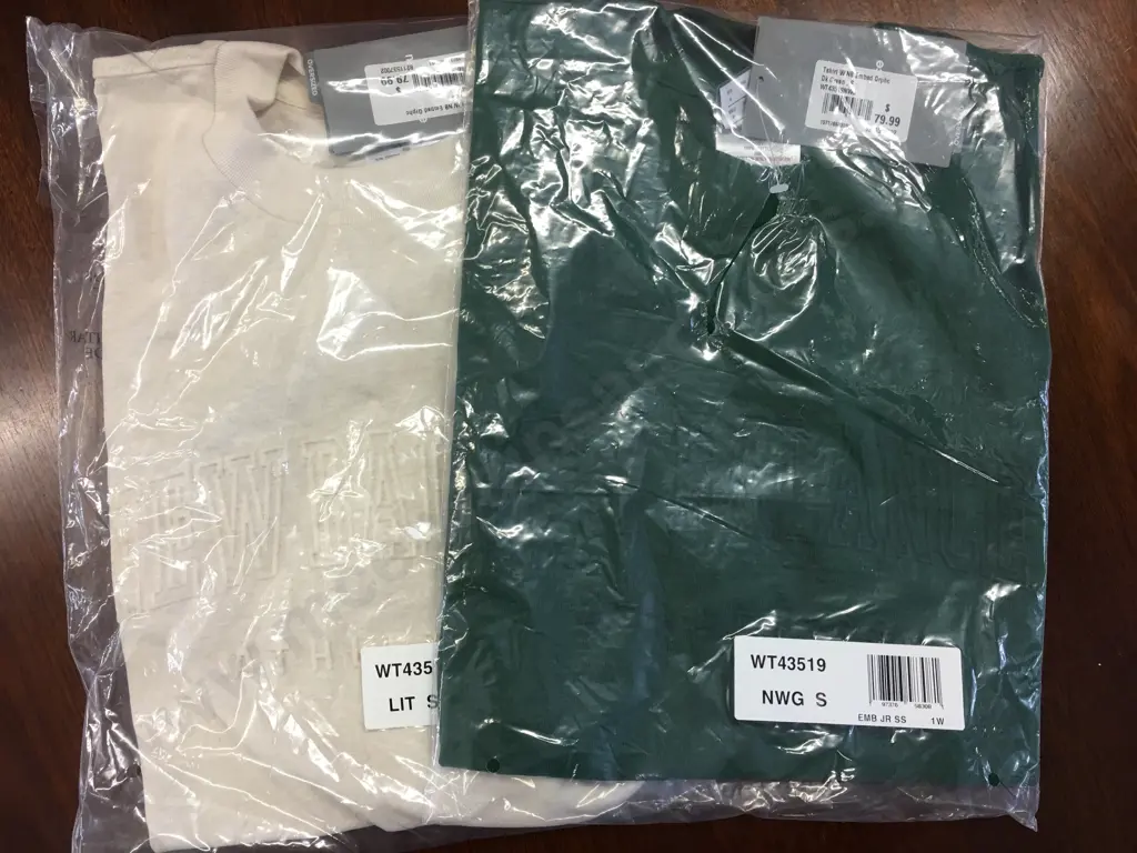 New Balance Linen Colour & Dark Green Embossed Tee Shirts, Size S Image 1++