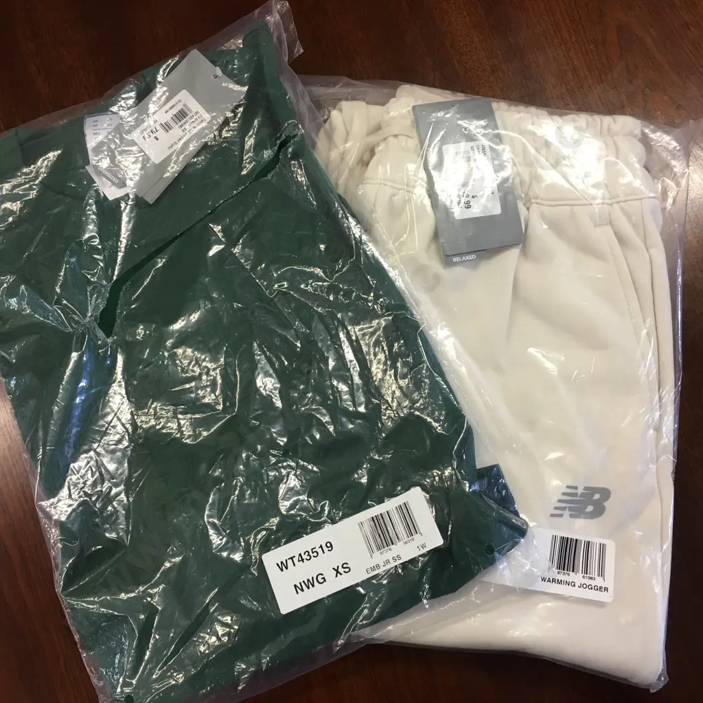 New Balance Linen Colour Warming Jogger Pants & Dark Green Embossed Tee Shirt, Size XS Image 1++