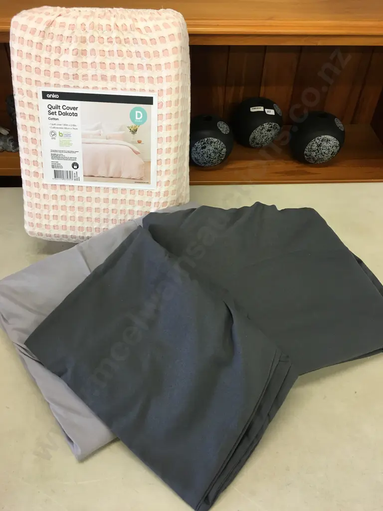 Anko Double Quilt Cover Set Dakota & Dark Grey Duvet Cover 152x203cm Pillowcase & Light Grey Fitted Sheet 150x200cm Image 1++