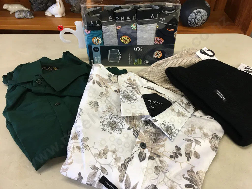 Mens Shirts, Beanies & Sz Med Classic Trunks Pack Image 1++