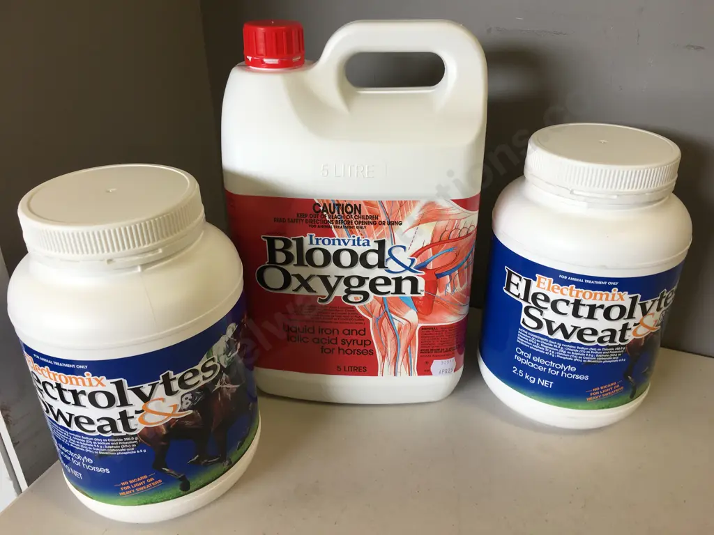 Horse Supplements - Electromix Electrolytes Sweat 2 x 2.5Kg & Ironvita Blood & Oxygen 5 Litres Image 1++