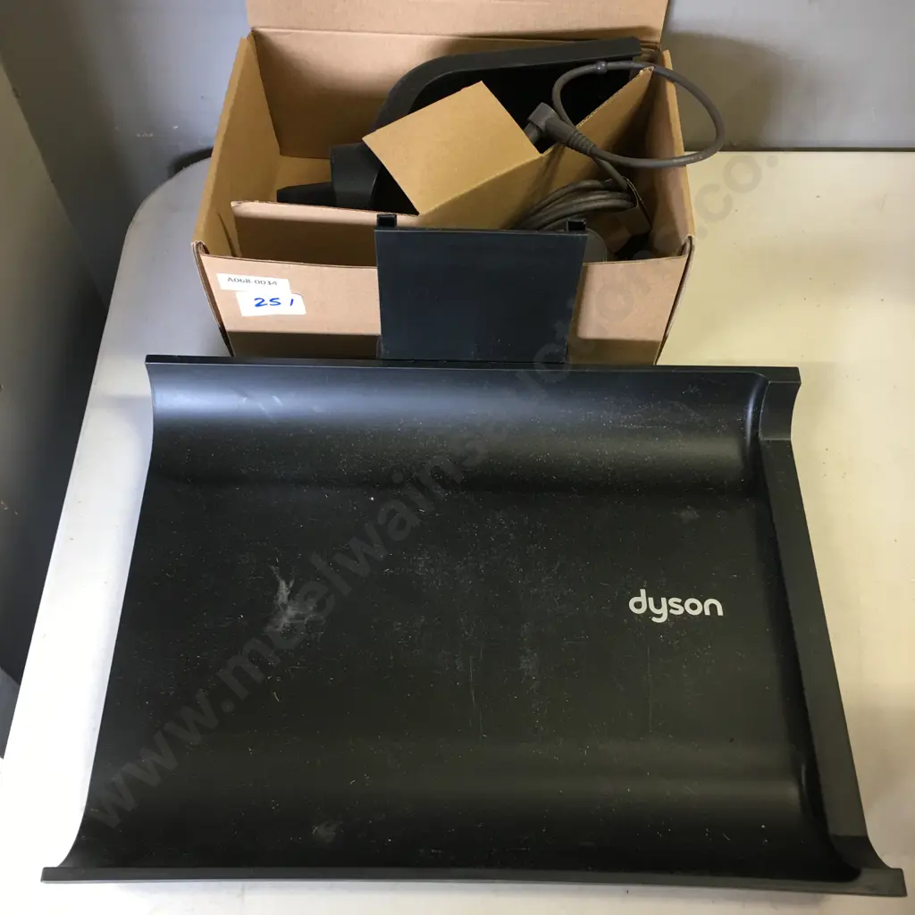 Dyson WashG1 Charging Dock Image 1++