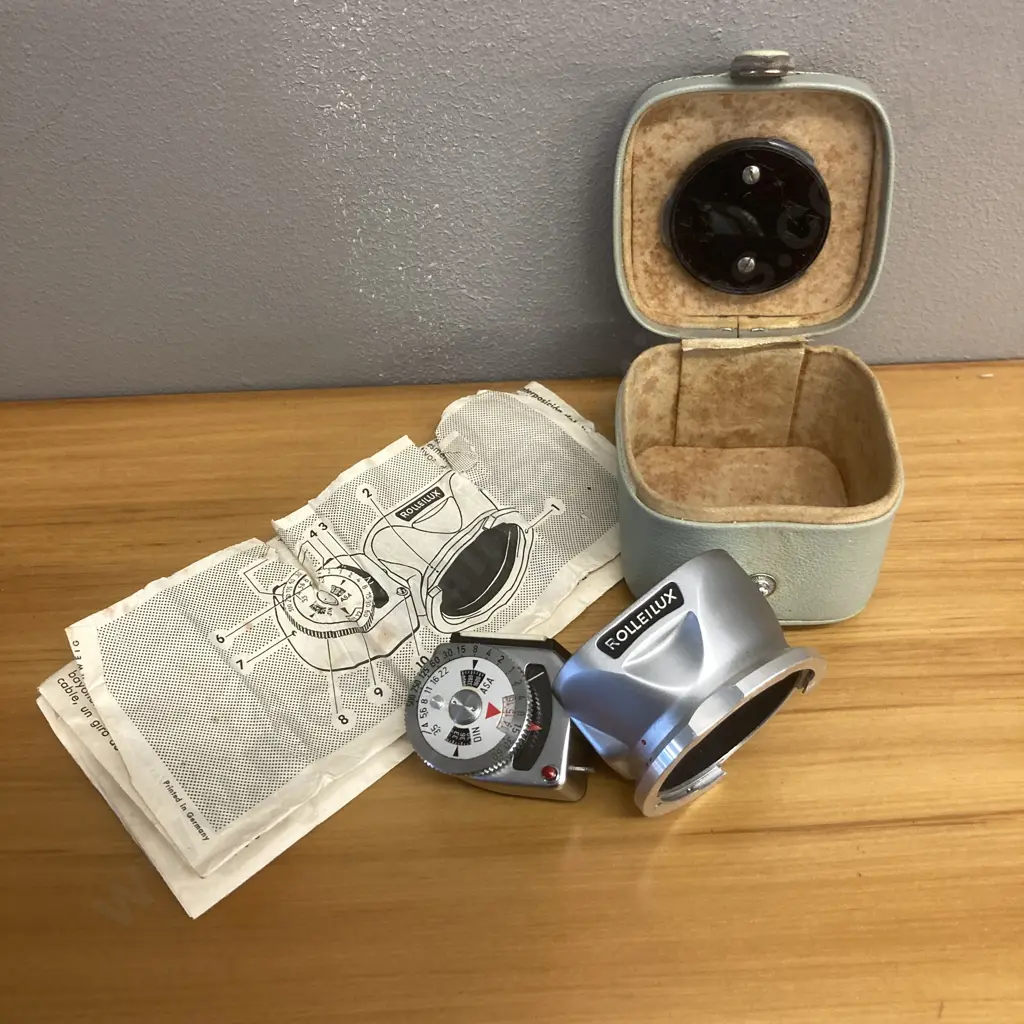Rollei Rolleilux Lens Hood with Exposure Meter, Instructions & Case Image 1++
