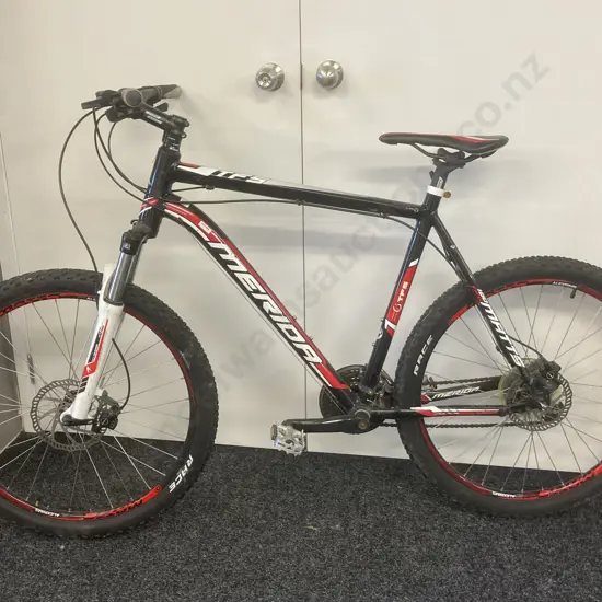 Merida Matts 100 TFS Bike, Black / Red / White